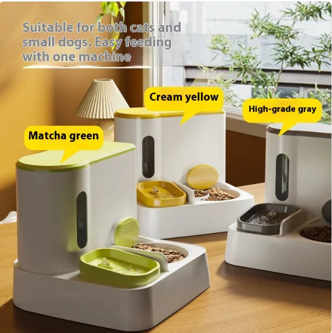 Three pet food dispensers in various colors—matcha green, cream yellow, and high-grade gray—are displayed on a table.
