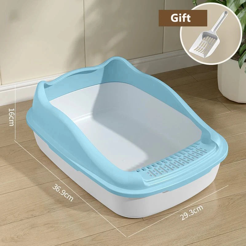A light blue cat litter box with a high back, measuring 36.9cm by 29.3cm by 16cm, accompanied by a scoop as a gift.